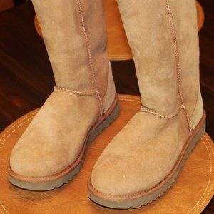 UGG Boots - Classic Tall II - Size 8 - Like New